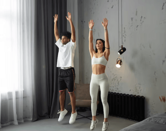 Entrenamiento funcional en el salón de casa sin equipamiento